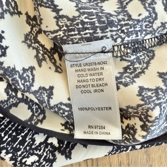 One Heart Clothing Los Angeles Women’s Geometric Design Short Romper Size Large - Picture 9 of 9